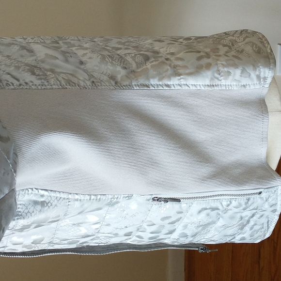 Chico's jacket coat puffer quilted leopard print grey gray silver outerwear sz 8 - Picture 6 of 13